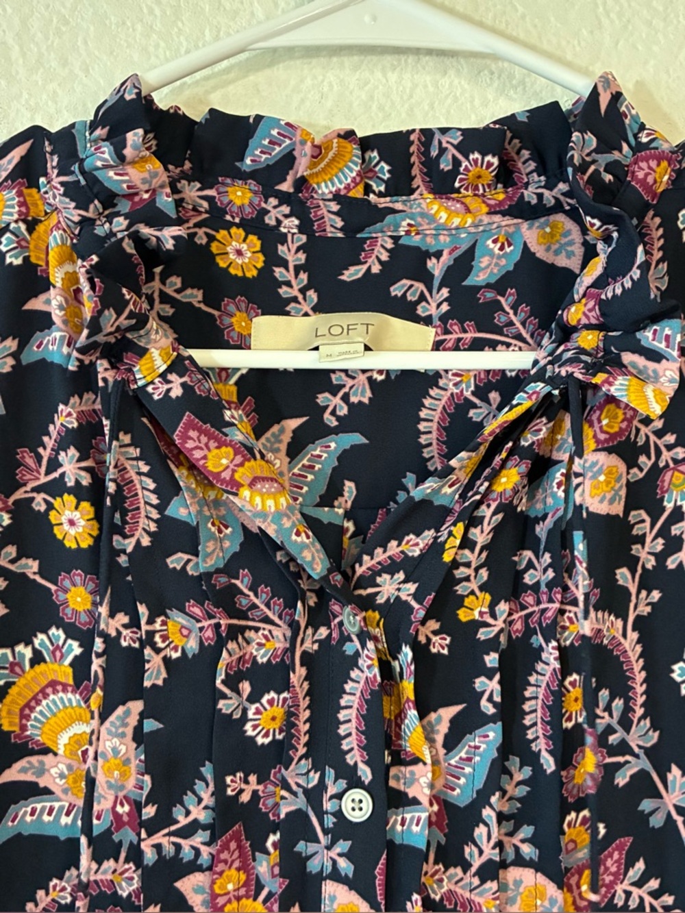 LOFT FLORAL PLEATED BUTTON DOWN LONG SLEEVE BLOUSE, MEDIUM - Picture 5 of 7
